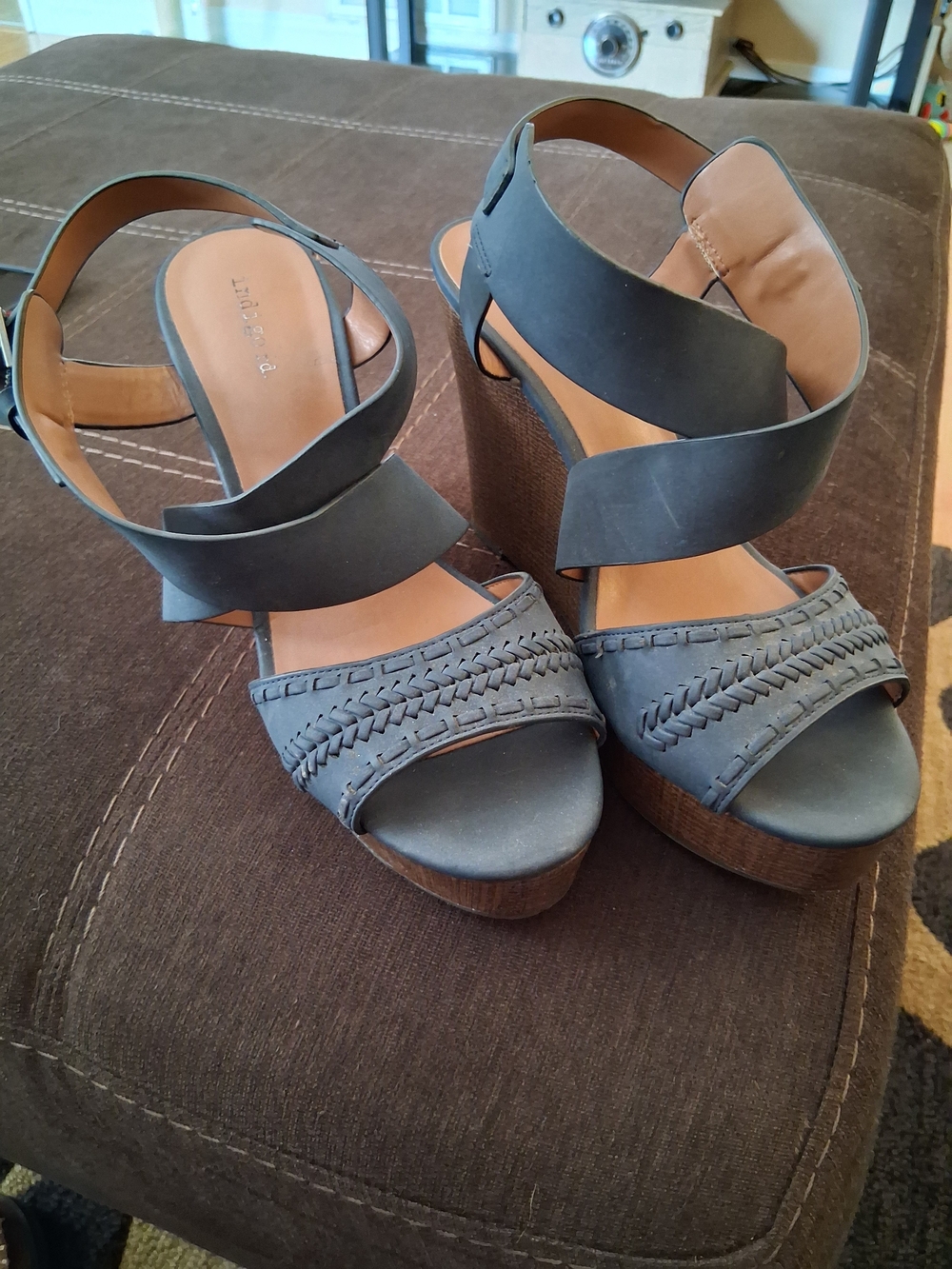 Woven Detail Platform Sandals - Gray